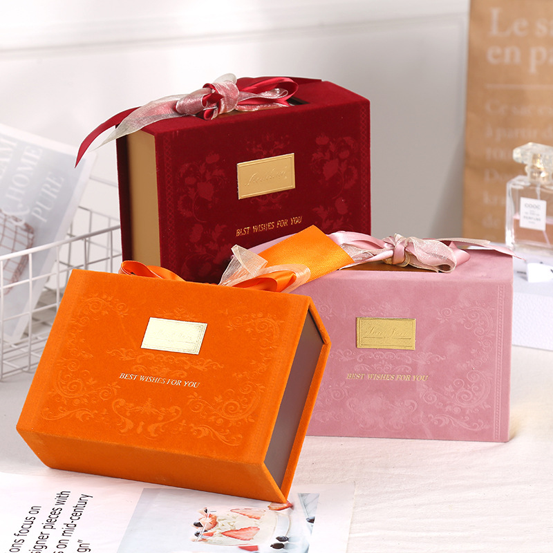 毛绒礼盒喜糖盒ins结婚糖果盒伴手礼包装盒 节日生日礼品盒批发