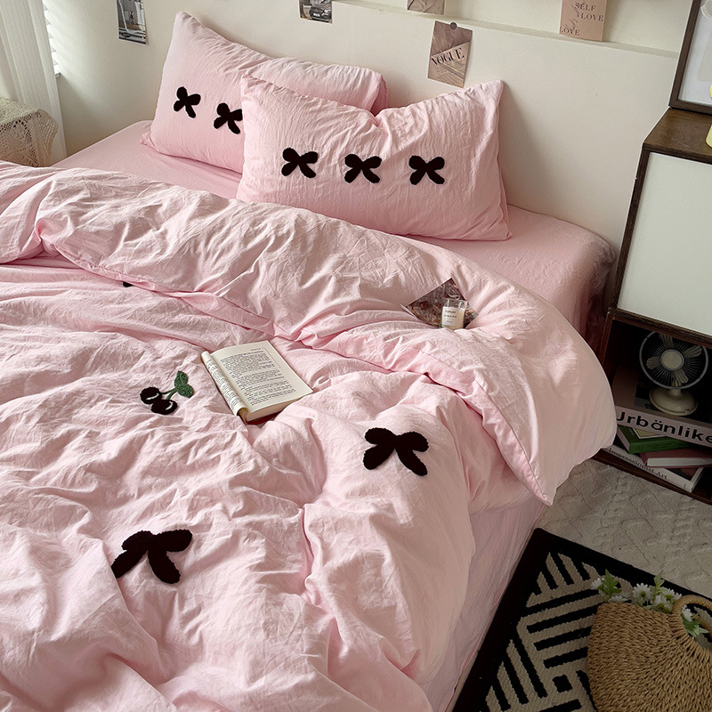 Toallas de algodón lavados con agua bordadas con cuatro piezas de sábanas de cama, cuatro piezas de sábanas de cama, dormitorio de estudiantes de dos personas, tres piezas de sábanas.