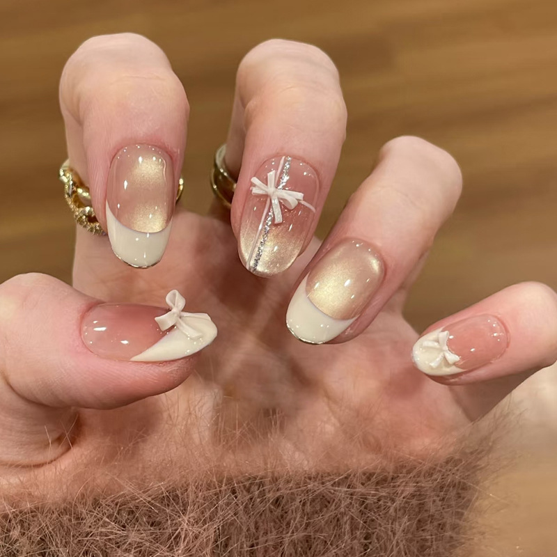 Mecha de vestir hecha a mano, piel desnuda, ojos de gato sonrientes, uñas francesas, uñas de alta calidad, uñas portátiles, productos terminados al por mayor