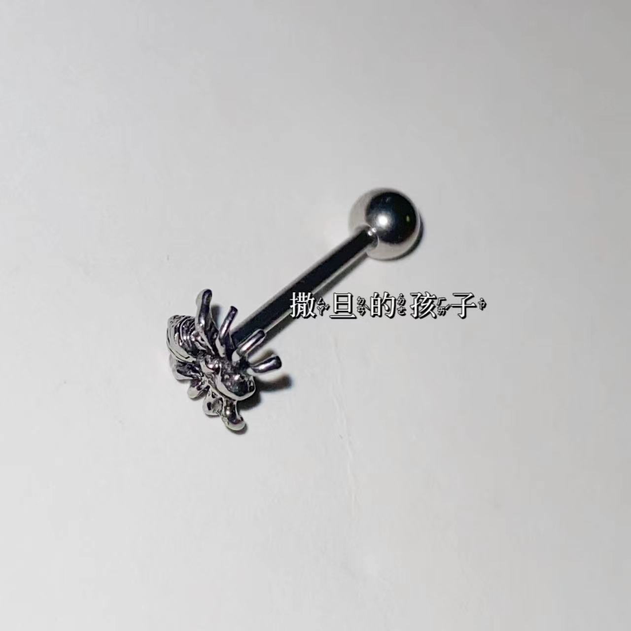 16G labret stud size and finish detail