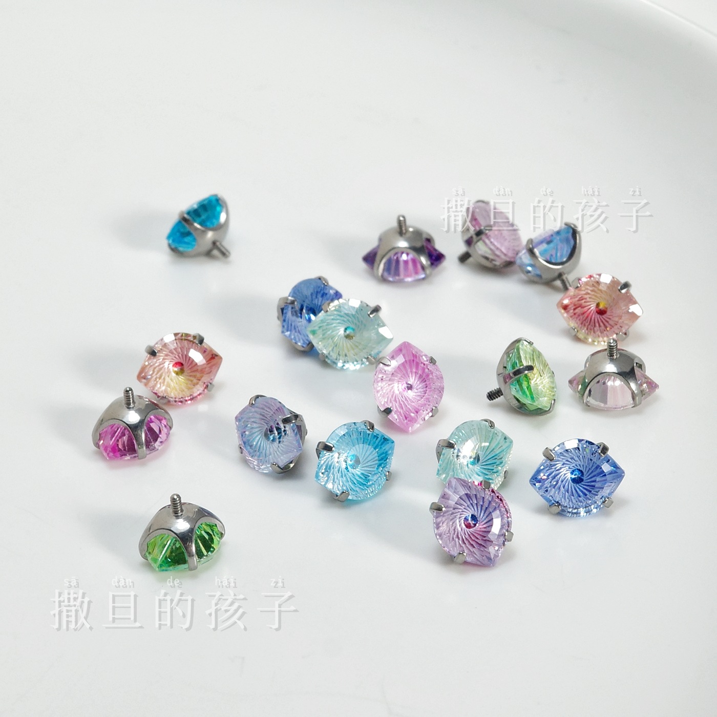 16G labret stud size and finish detail