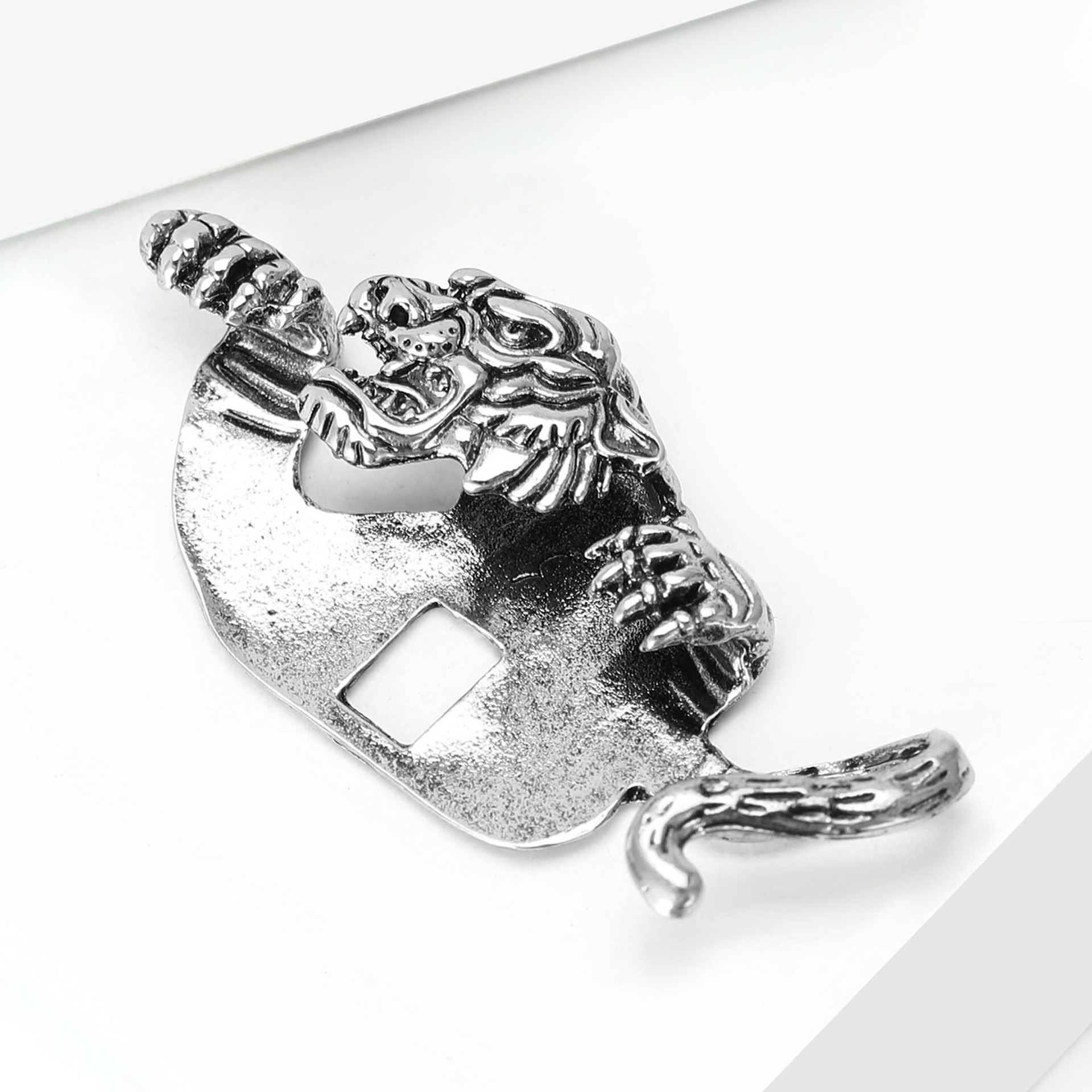 New Vintage-Style Bold Alloy Enamel Tiger Brooch, Creative and Versatile Men's Suit Coat Lapel Pin Accessory