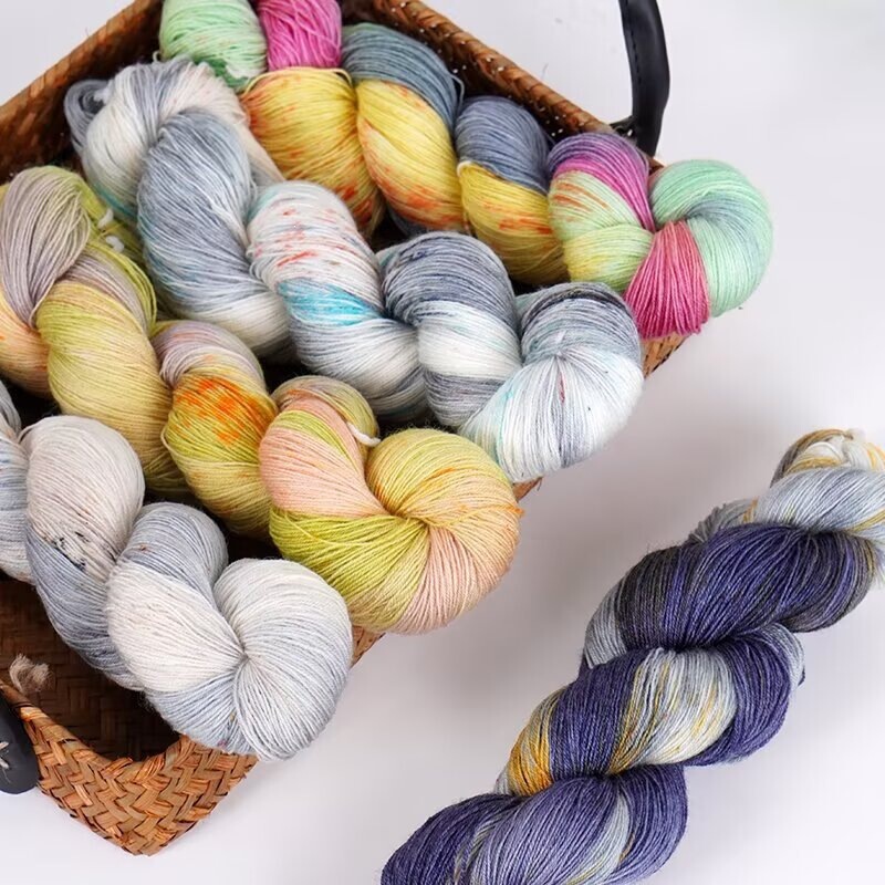 Hand-dyed wool yarn, 100% mercerized Australian wool, medium-thin yarn for hand-knitting hats, scarves, and outerwear, crochet yarn, 100 grams