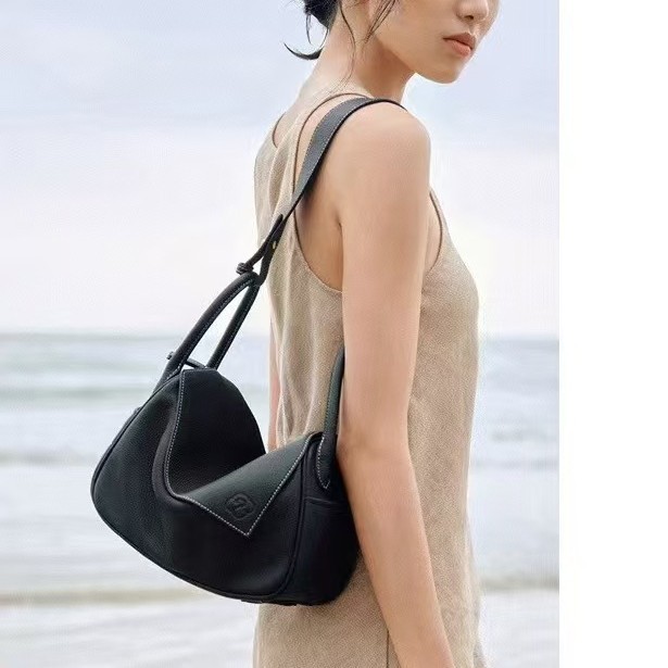 【王楚然同款】宫选元宝包头层牛皮枕头包单肩斜挎包通勤腋下包 - Thumbnail 2