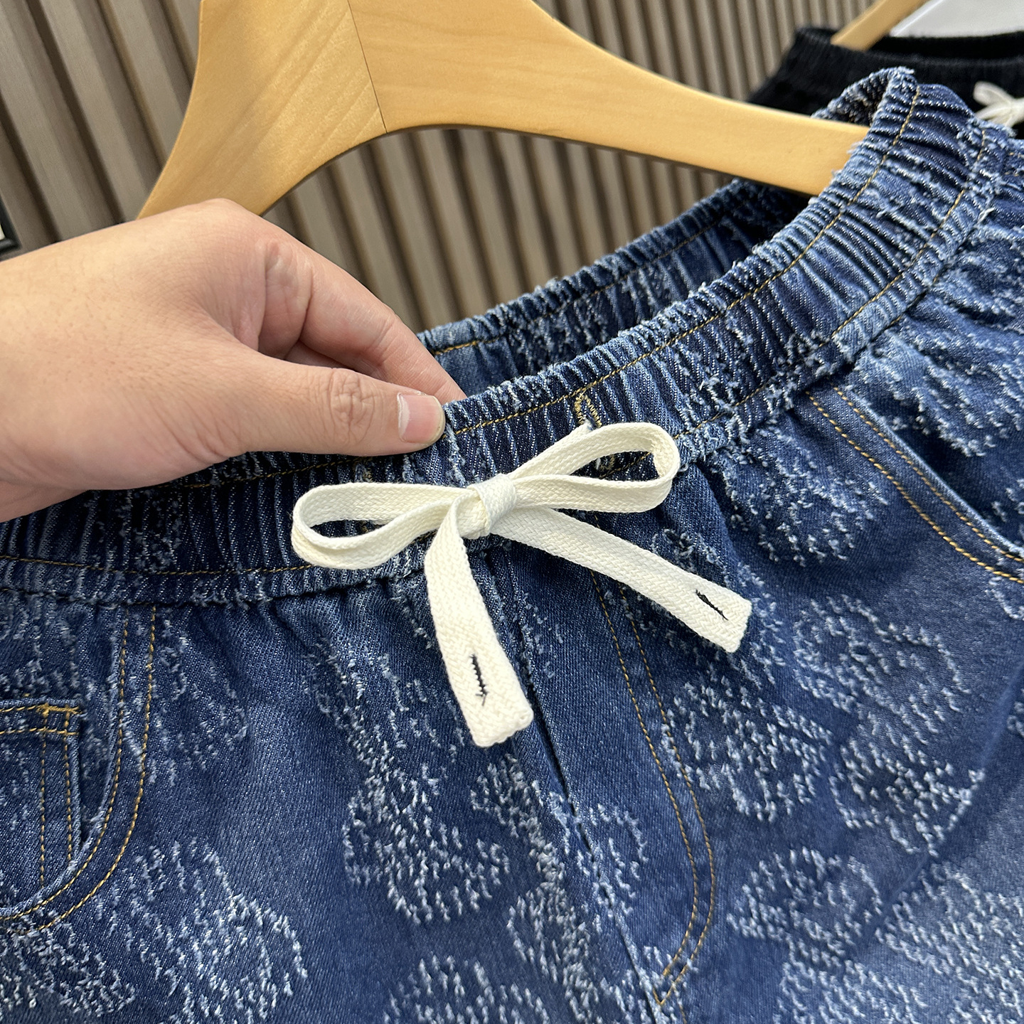 European Luxury Men's Jacquard Denim Shorts High End Summer Fashion Casual Beach Wear Five Point Straight Leg Pants_mkmklike.com