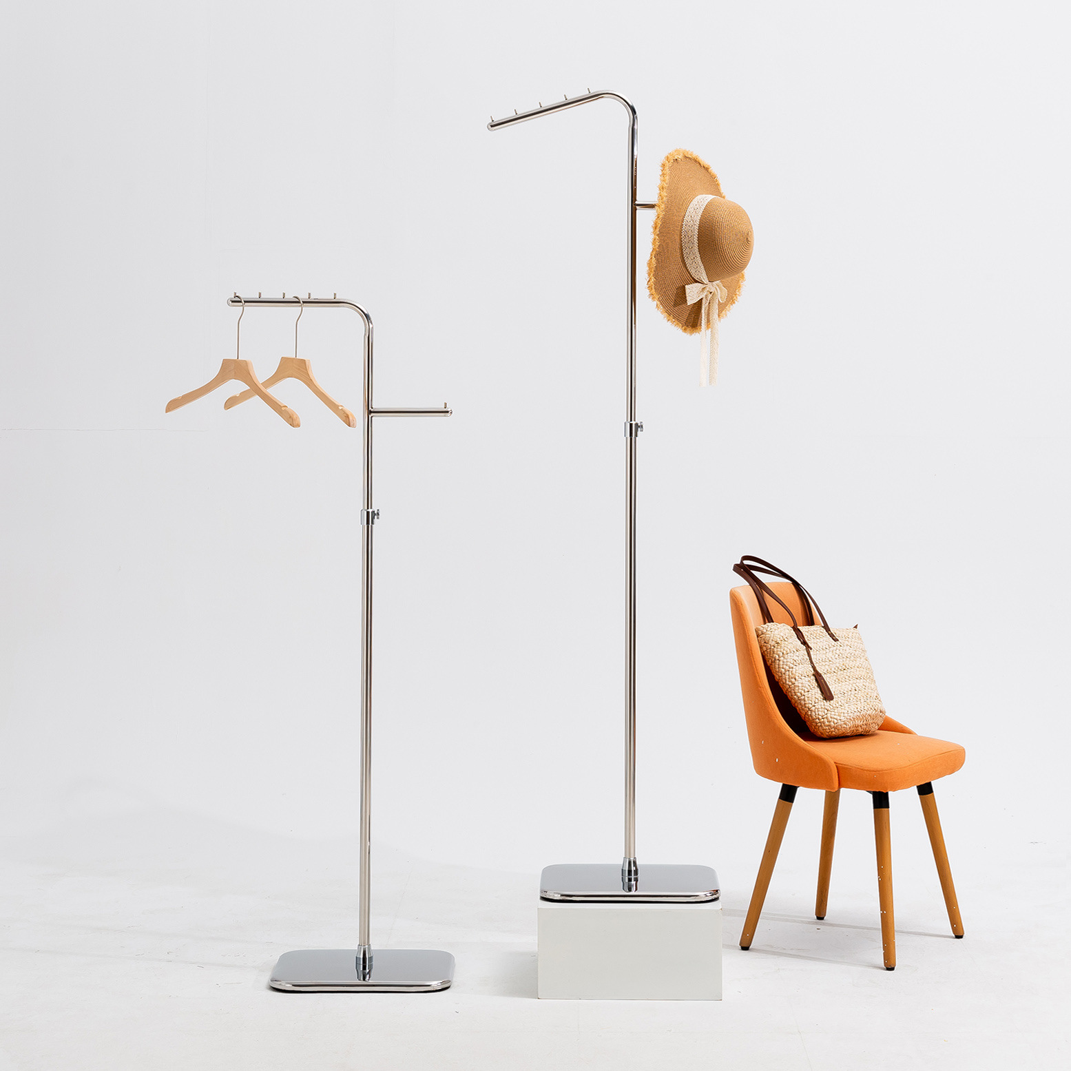 Zhongdao estante de exhibición de acero inoxidable estante de piso Tienda de ropa está colgando estante de exhibición de plata Tienda de ropa de hombres y mujeres Colgando estante de exhibición de ropa