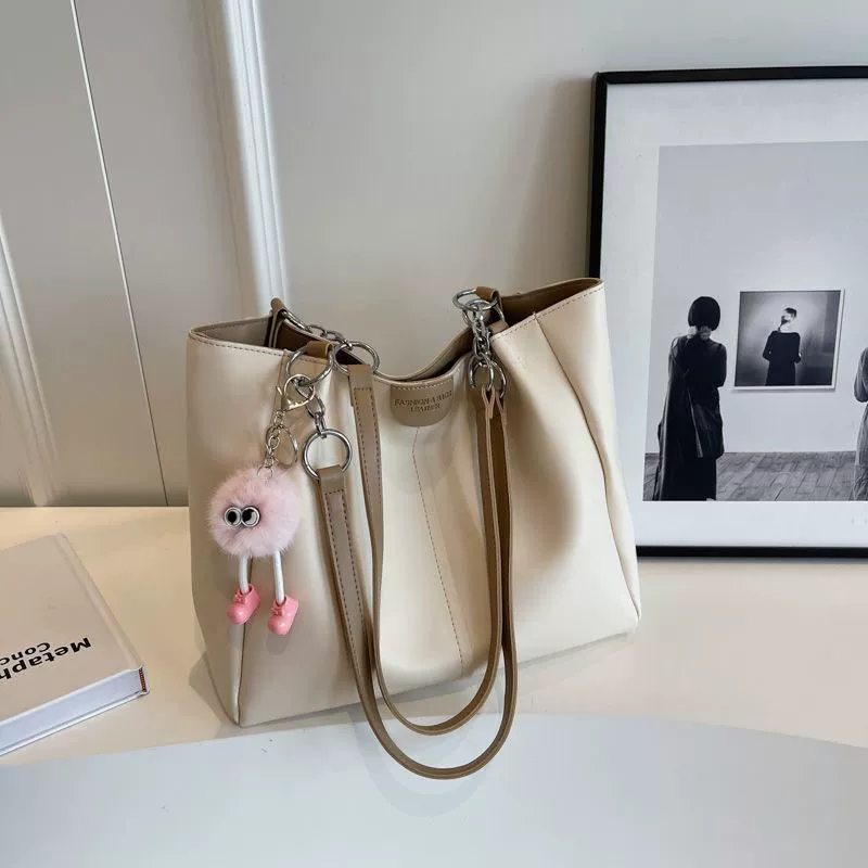 Capacious fashionable universal shoulder bag, small one-shoulder bag