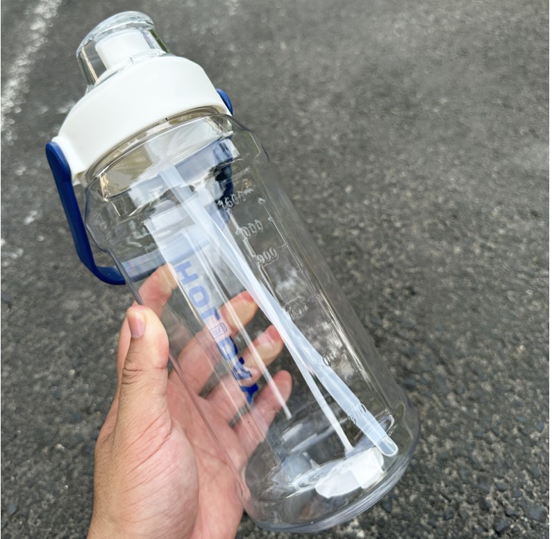 Xinbeidi taza de agua verano plástico portátil con paja deportes al aire libre fitness hervidor 2000ml