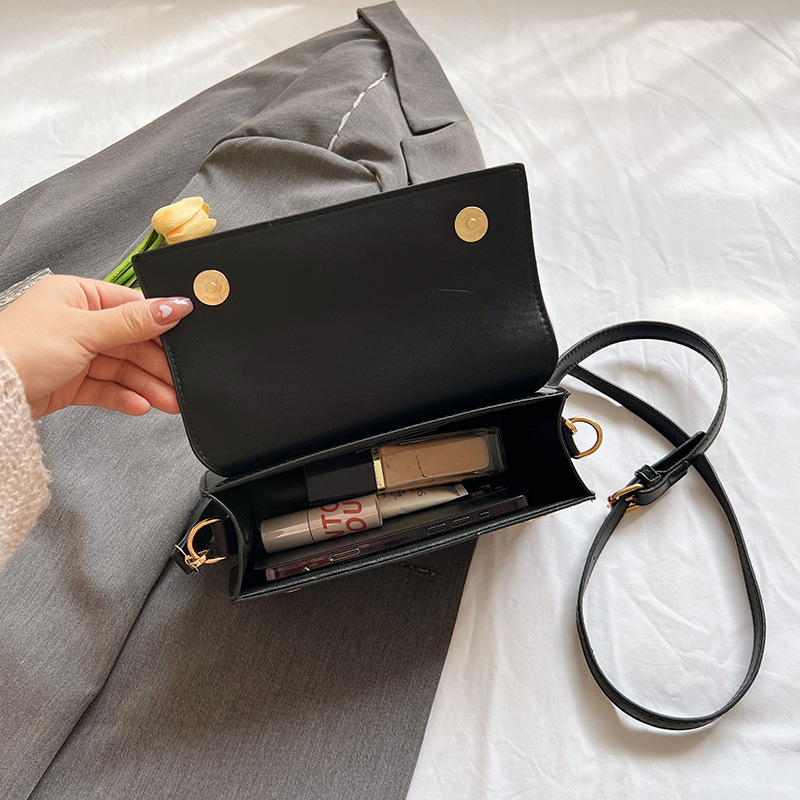 Bolsos de hombro transfronterizos, letras de estilo occidental para mujer, bolsos de alta calidad, tendencias de moda, bolsos de mensajero casuales simples y versátiles