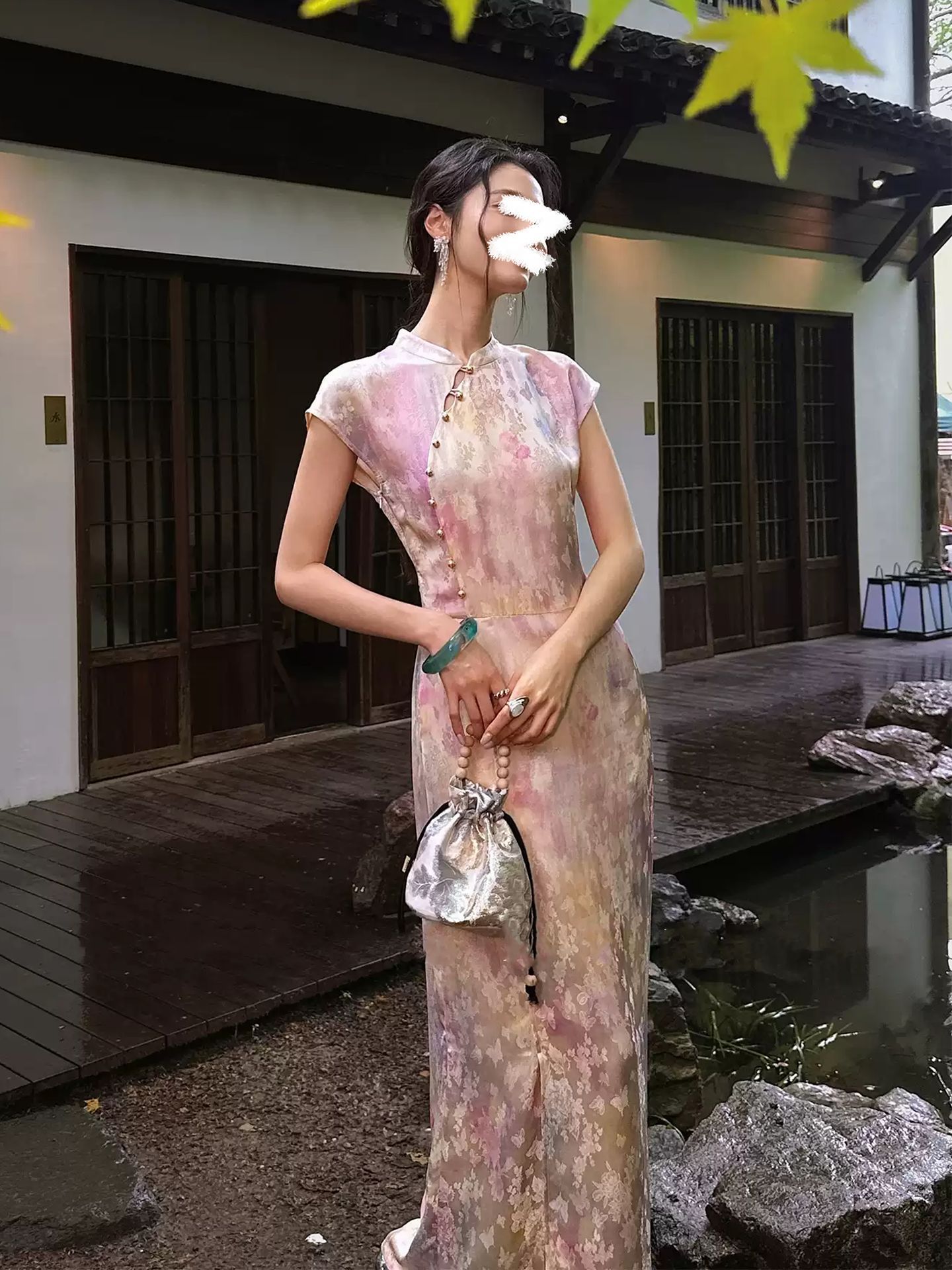 Đầm maxi cải lương họa tiết tranh sơn dầu cổ trụ đứng xẻ tà eo thon mùa hè — Xanh vàng, Xanh rêu, Hồng tím