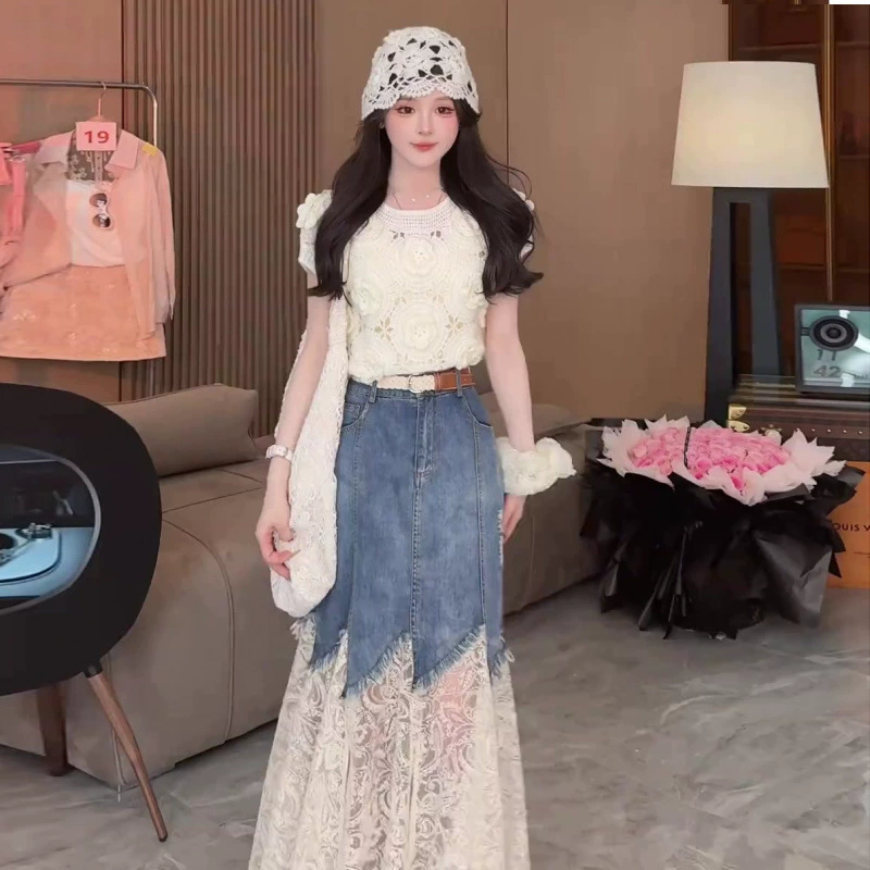Летняя новая мода нишевый трехмерный цветочный дизайн трикотажный короткий рукав 2025 кружевное сшивание джинсовая юбка набор