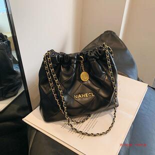 French fashion Chanel style textured bag for women 2023 new autumn and winter pleated rhombus bucket bag niche messenger bag