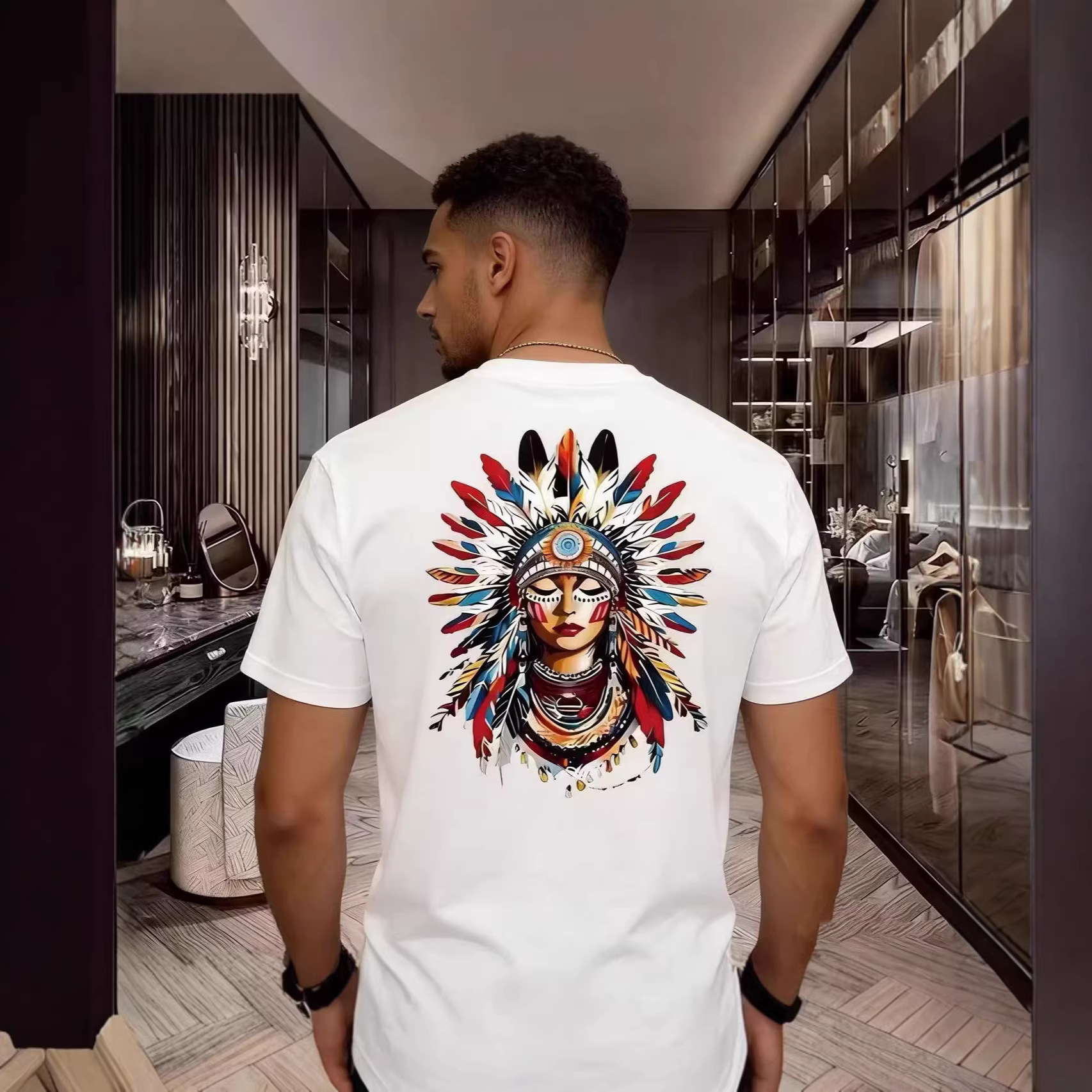 Camiseta unisex retro con estampado de plumas de jefe indio americano, manga corta, algodón grueso, corte holgado, moderna, para hombre, en blanco y negro._voghion.com