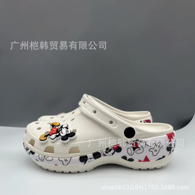 Cross Cloud Transfer / Smurfs / Winnie the Pooh Hole Shoes Mujeres Tacones Mejores Zapatos de playa al aire libre