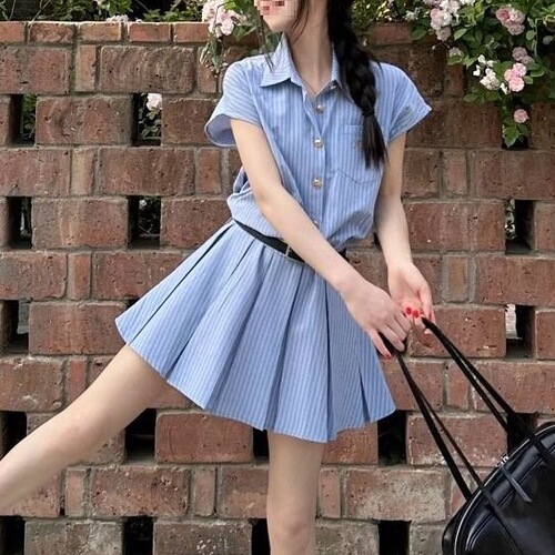 Korean-style college wind dress for women, summer new arrival, absolutely beautiful, super stylish, striped short-sleeve pleated skirt, short dress