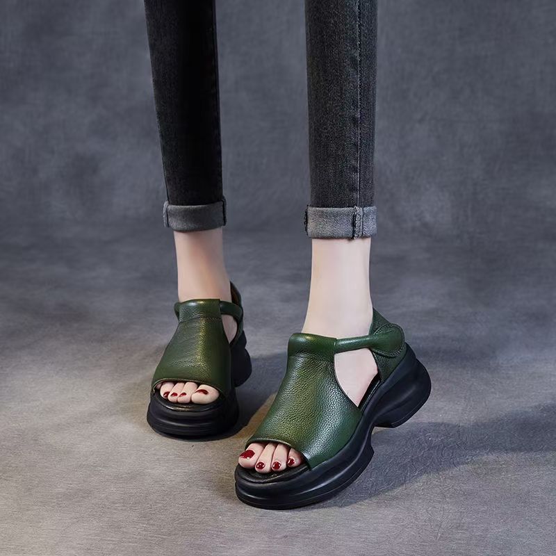 Sandalias para mujer de moda, suela gruesa, zapatillas de salida, punta abierta para mujer, nuevo estilo de verano 2025, fondo suave, todo fósforo, chanclas