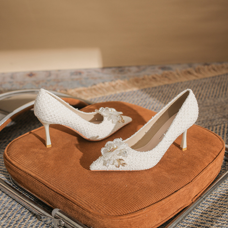 Dames pumps met dunne hak en spitse neus voor bruiloft_voghion.com