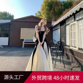 黑白拼接吊带连衣裙长裙2026新款夏季设计感小众修身显瘦长款裙子