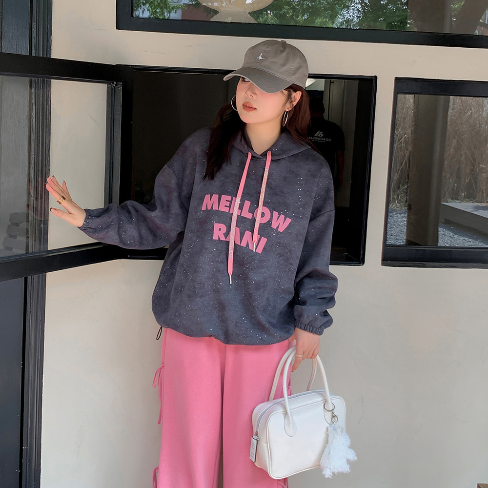 K2862 otoño y invierno de gran tamaño damas con sequillas letras imprimidas camisetas con sombrero camisetas de chicas gordas sueltas