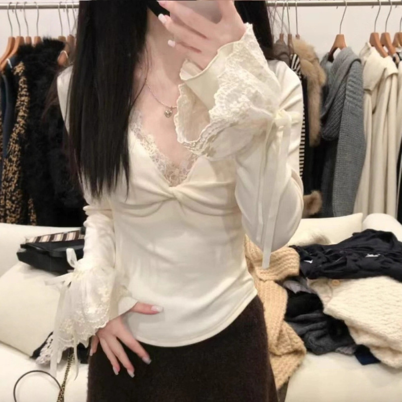 v领小上衣女感绝美喇叭袖打底衫秋季款超好看内搭蕾丝拼接T恤|undefined
