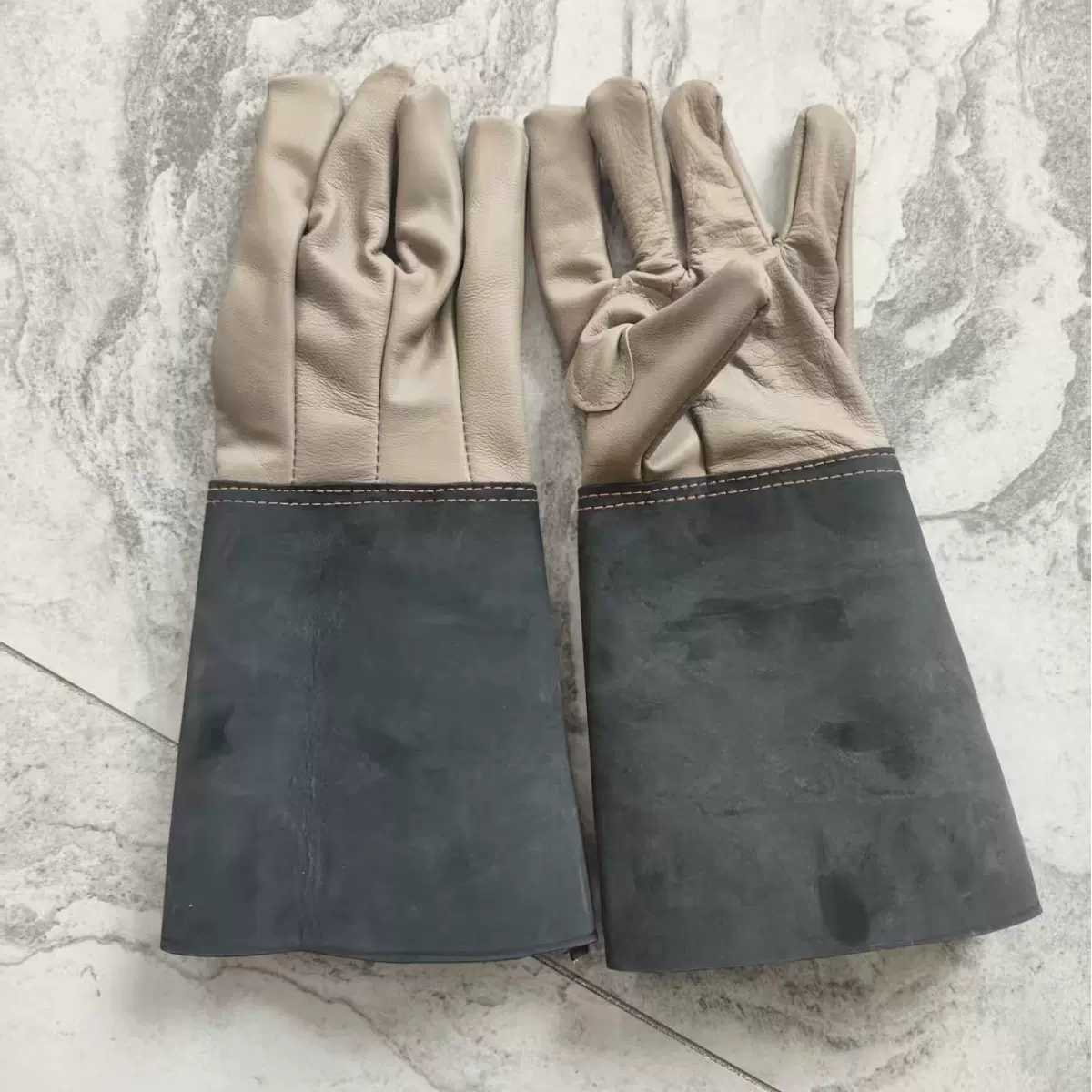 厂家批发牛皮电焊手套加长加厚耐高温防护焊工焊接工地劳保手套