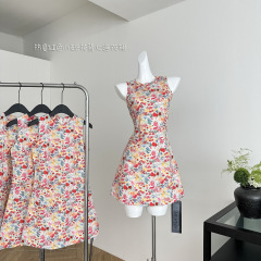 「Xinxing」ホットサマーレッド小花柄ベストドレスレディースサマーラウンドネックスリムウエストノースリーブショートスカート