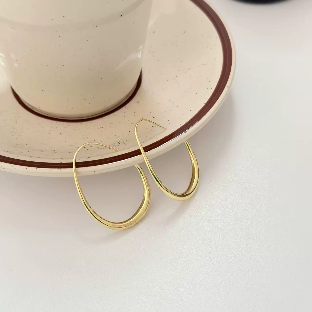 欧美跨境高级感光面耳环女简约个性设计水滴形耳圈冷淡风气质耳饰
