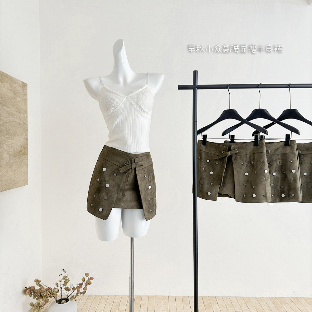 寺迈韩国早秋设计感重工钉扣短裙早秋小众高腰显瘦半身裙女2025