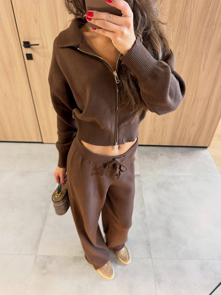 Bộ đôi áo cardigan len cổ polo dáng ngắn khóa kéo và quần dài dệt kim dây rút phong cách Âu Mỹ — Màu be, Màu nâu, màu xám, màu đen