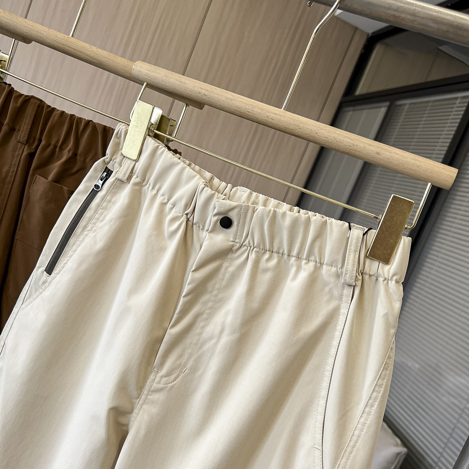 Herrenbekleidung Outdoor lockere Damen kleine gerade Silhouette schnelltrocknende Matrixgitter verschleißfeste atmungsaktive Freizeithose_voghion.com