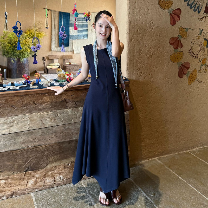 【Digm】Minimalist Solid Color Irregular Hem Slimming Stretchy Knit Tank Dress (with Shawl) 【Digm】Minimalist Solid Color Irregular Hem Slimming Stretchy Knit Tank Dress (with Shawl)