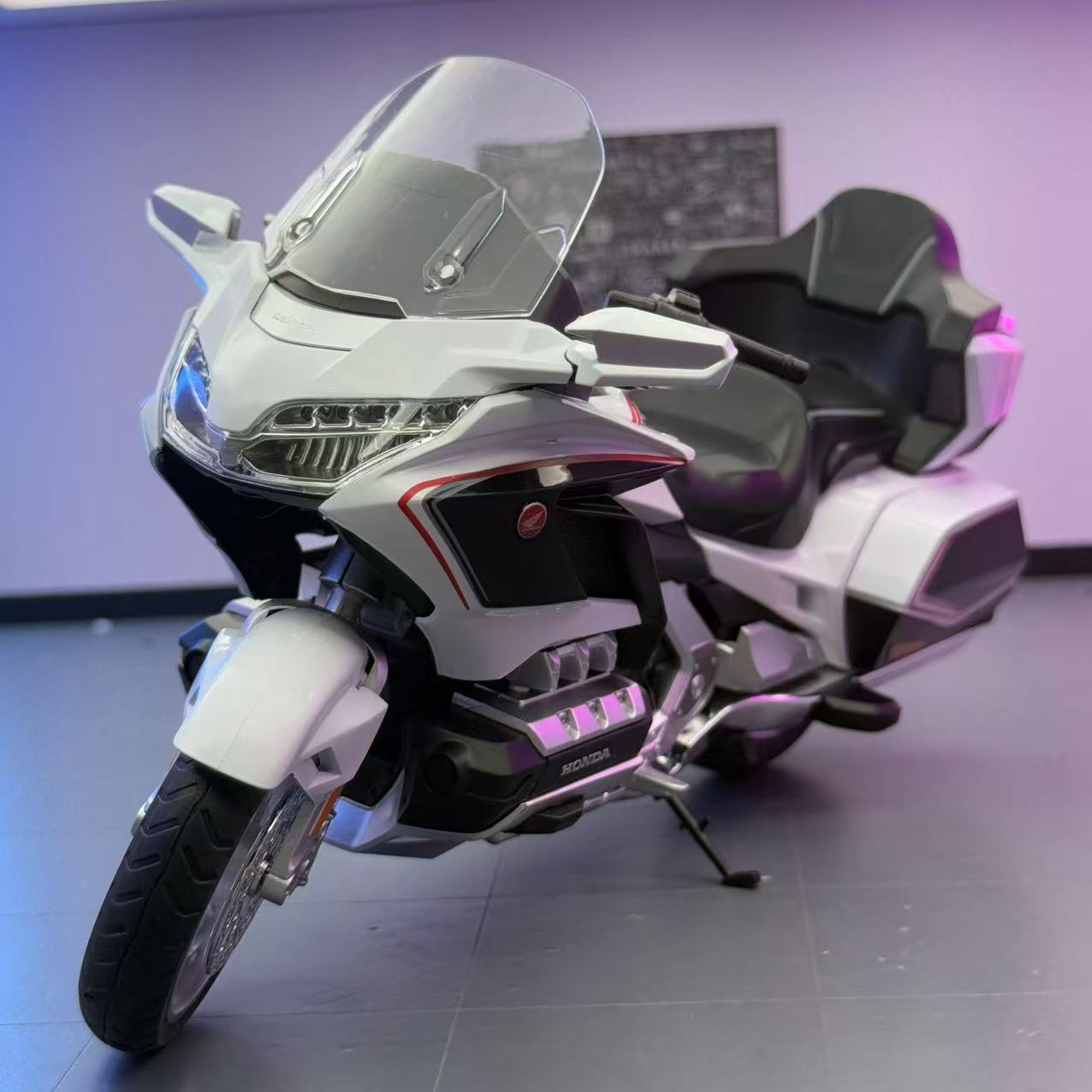 Black Mamba modelo de coche 1:11 Honda Golden Wing GL800 2021 aleación motocicleta efecto de sonido modelo decoración coche de juguete