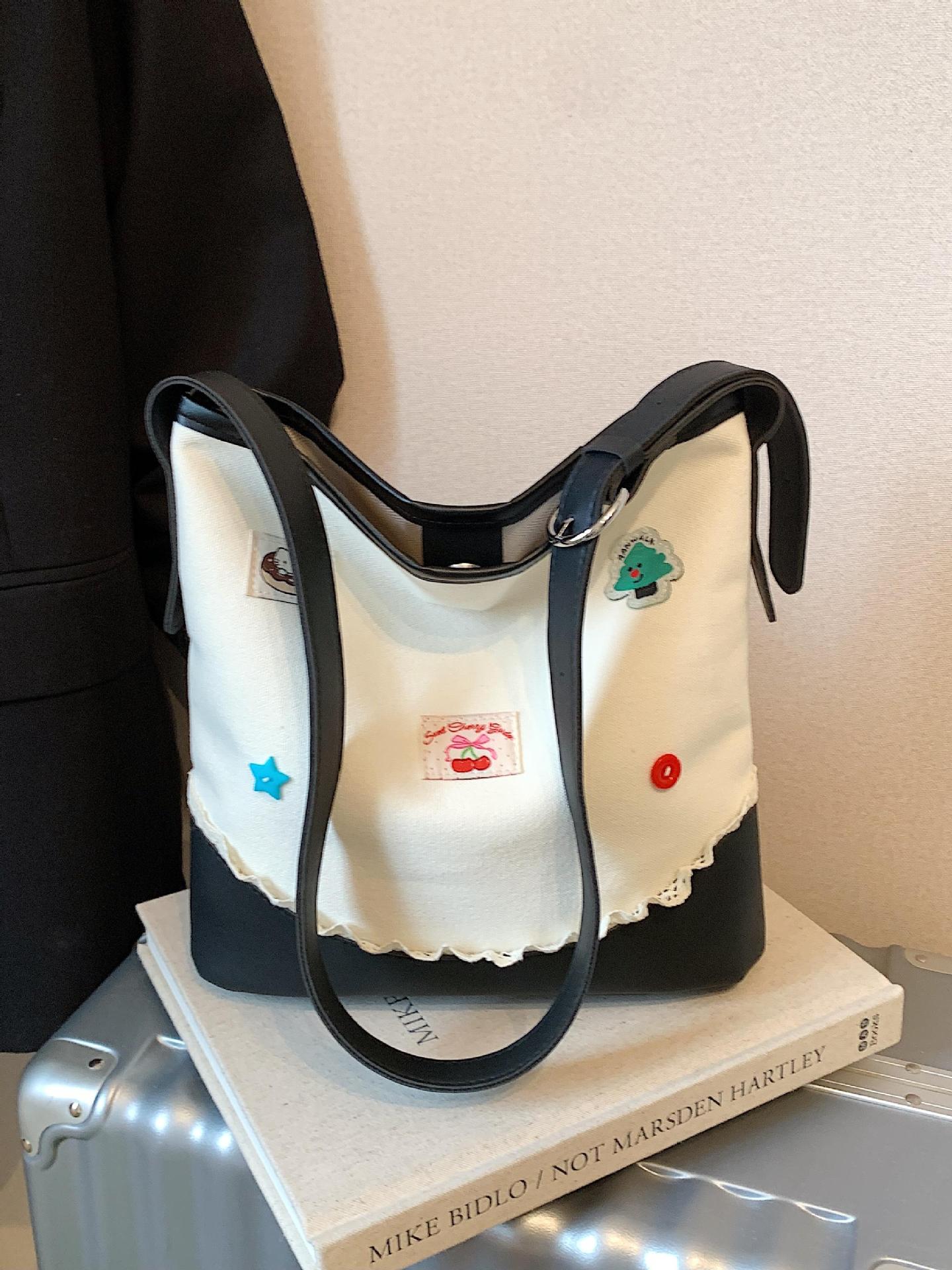 Bolso de cubo de ocio de color de contraste transfronterizo para mujer 2025 nuevo bolso de hombro de tendencia de moda salvaje bolso de mensajero de viaje de trabajo