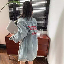 实拍 春秋款洋气男友风后面刺绣字母经典宽松牛仔衬衫外套女装