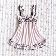 2025 夏の新しいピンクガール甘いサスペンダースカートスリムで多用途な女性のためのトップス卸売