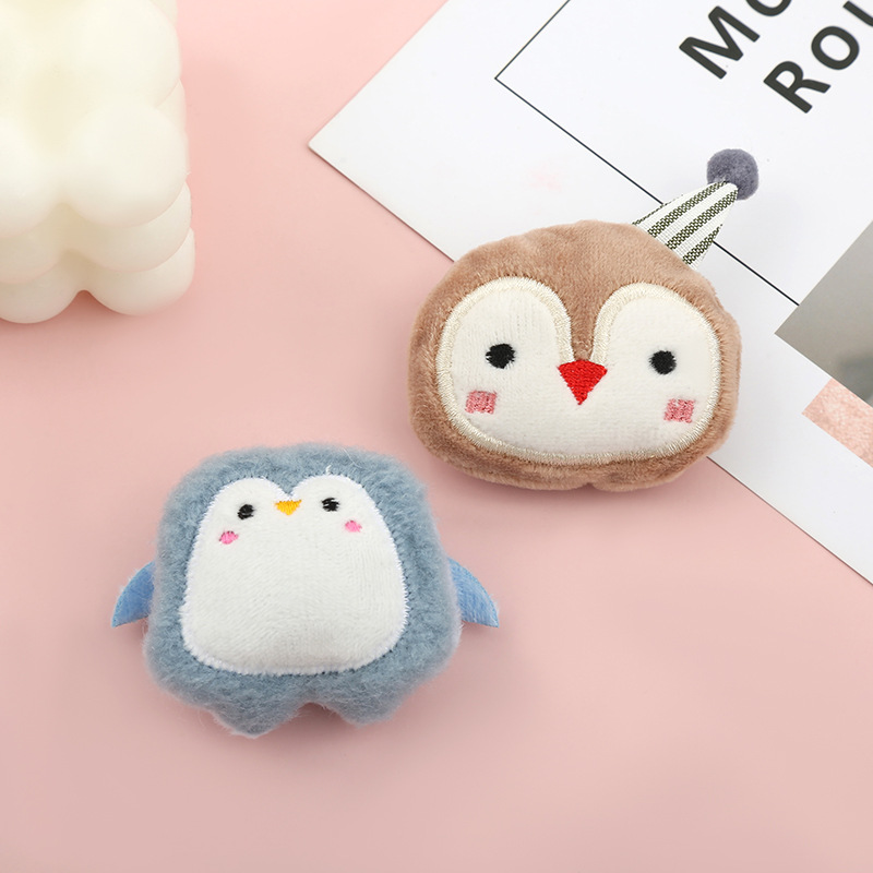 可爱卡通玩具毛绒公仔企鹅羊咩咩胸针包包配饰发饰衣服围巾配件