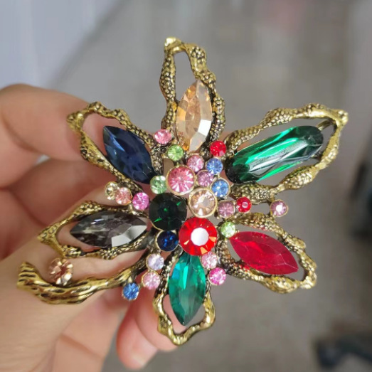 Retro Flower Alloy Plating Inlay Artificial Pearls Artificial Diamond Women's Brooches display picture 8