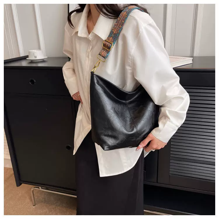 2025新款通勤包包女大容量单肩包时尚简约手提包软皮高级感托特包