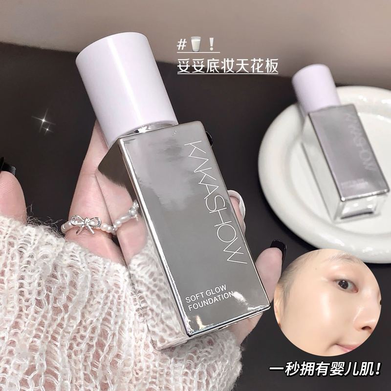 Kakashow柔らかい光のファンデーションの液体ははっきりしていて、自然に化粧を持っていません。|undefined