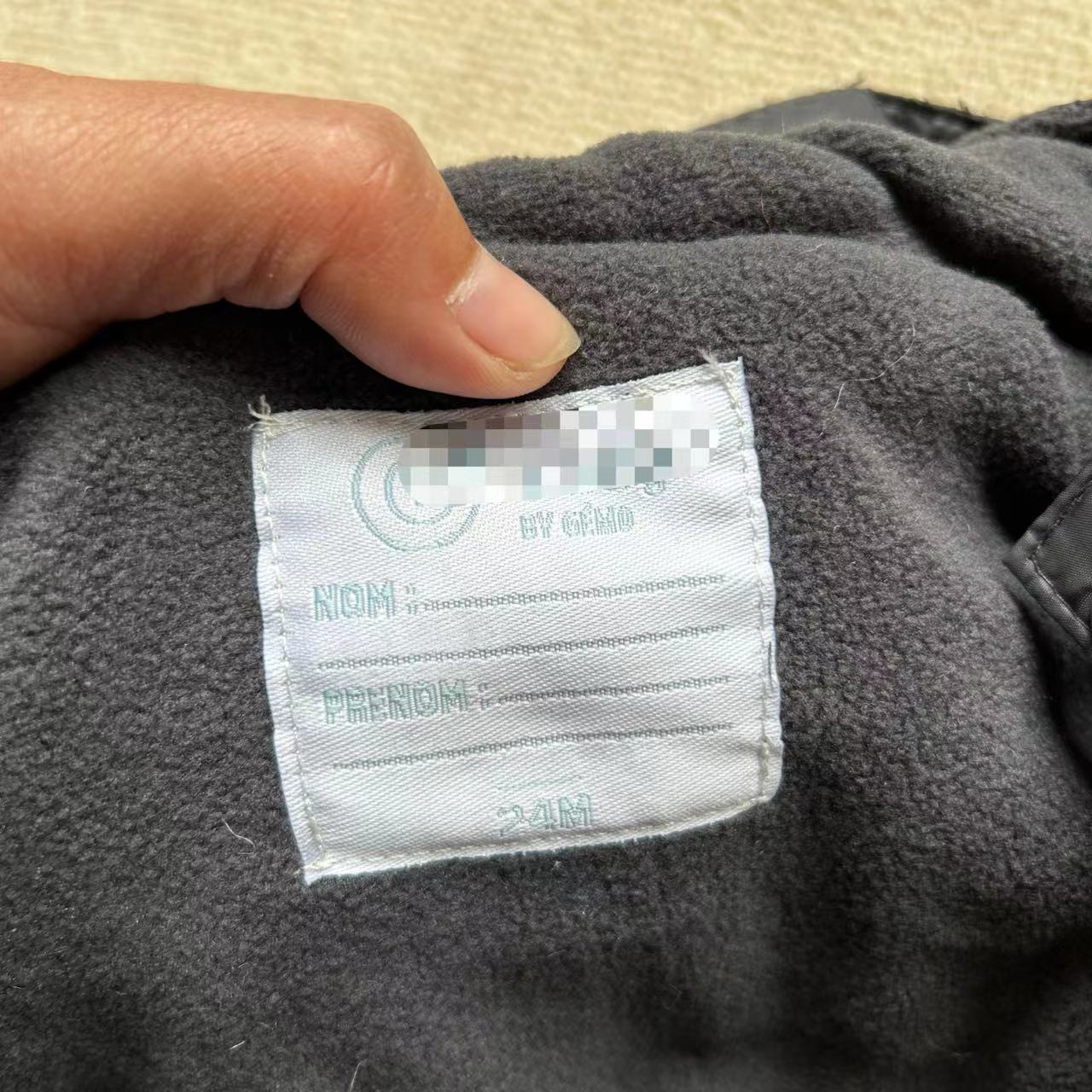 Ropa de los niños individuales de algodón acolchado Abrigo acolchado de algodón 23 nuevos niños y niñas invierno chaqueta acolchada de algodón acolchado con capucha de manga larga de algodón acolchado abrigo de manga larga
