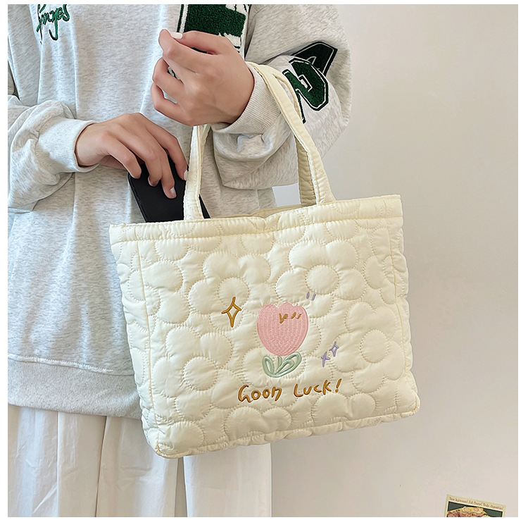 2023 Borsa da donna nuova Borsa a mano con coniglio tulipano ricamato Borsa da ascella per pendolari per ragazza carina cartone animato di grande capacità_voghion.com