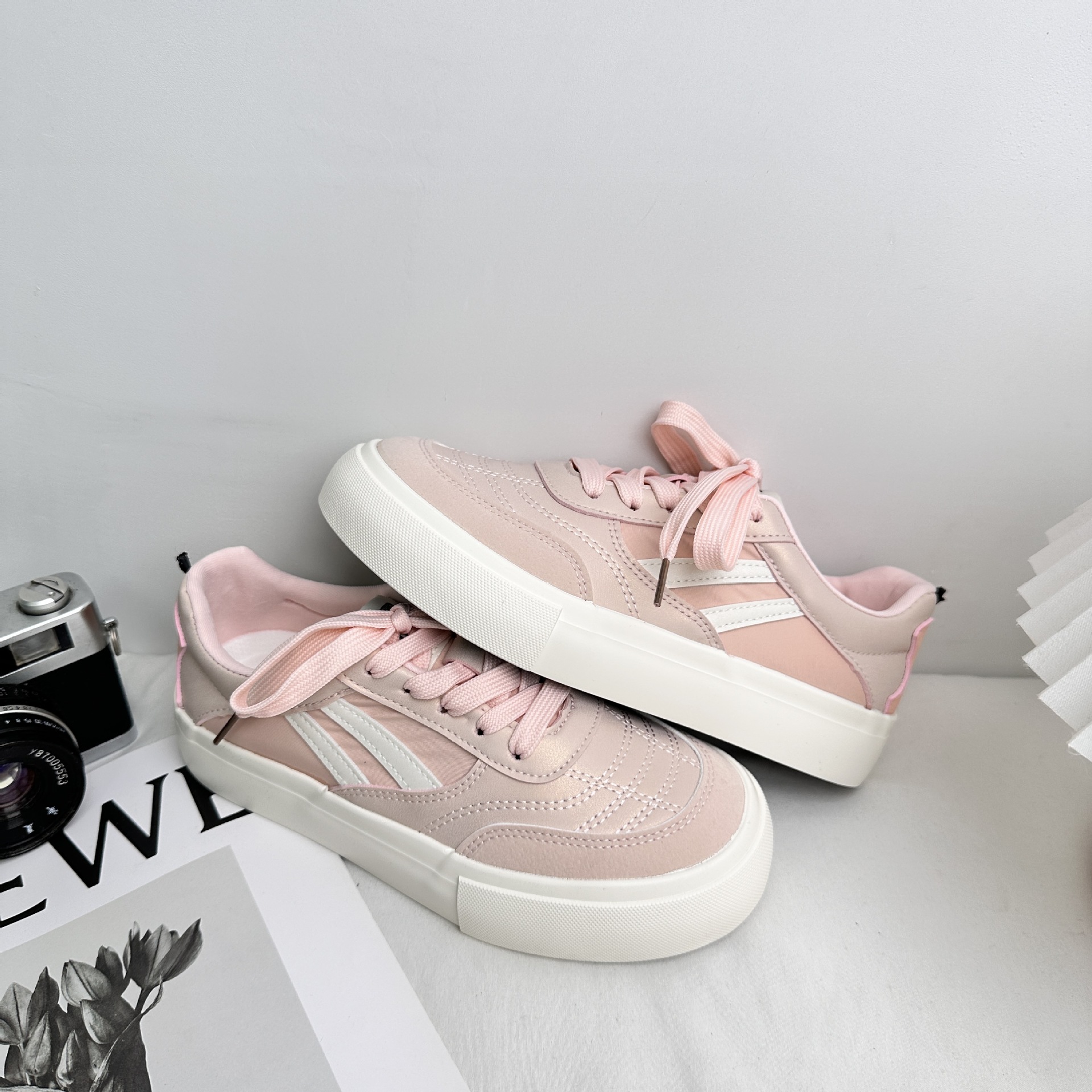 6625 plantilla de látex/diseño de manzana suela gruesa zapatos blancos zapatos de mujer diseño original 2025 nuevos zapatos planos image 8