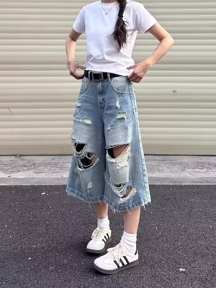 Plus-size women's American retro high-street ripped denim shorts, summer pants, high-waisted, slimming straight leg, capri pants.