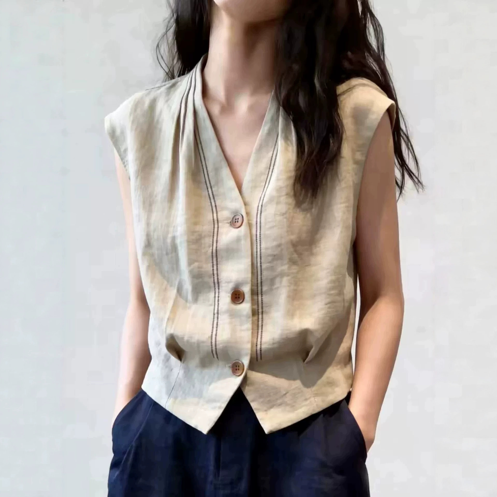 Women's Sleeveless V-Neck Vest with Single-Breasted Buttons, a Slimming and Stylish Workwear Style, New for Summer 2026