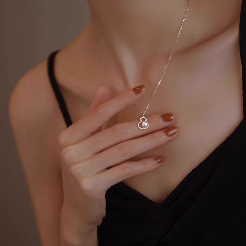 Colar vintage de pérolas e diamantes pingente cabaça mulher_voghion.com