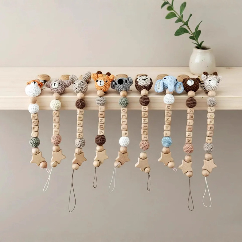 Clips de tetina de crochet personalizados con nombre - regalos hechos a mano de cadenas de tetina de bebé calmante personalizados