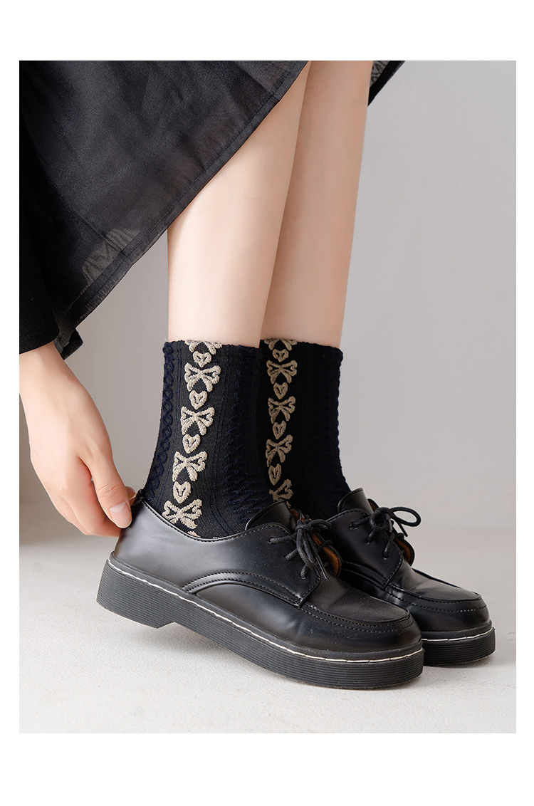 30g Weight Breathable Function Stripe Pattern Black Tube Socks Ins Butterfly Retro Socks 3