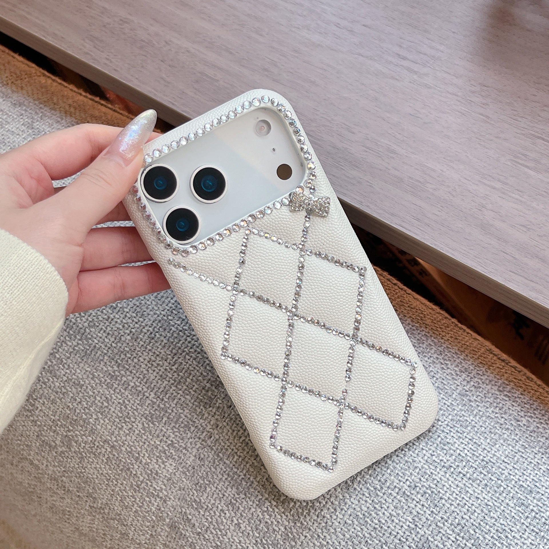 高级感皮纹网格线条钻蝴蝶结手机壳适用iPhone17ProMax防摔保护套