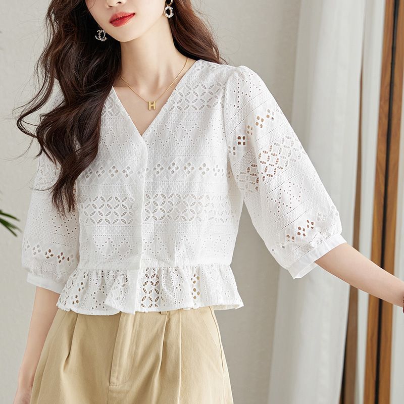 女性用刺繍カットアウトホワイトシャツ、七分袖、夏の新しいスタイル、小柄なショートトップ、純綿Vネックシャツ、スプライシング|undefined