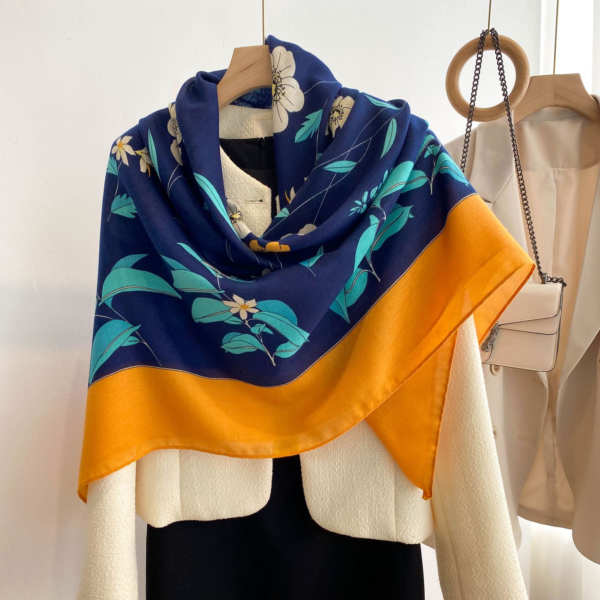 Japonés y coreano dulce flor artística 135*135cm bufanda cuadrada grande de algodón y lino sensación bufanda de viaje protector solar bufanda